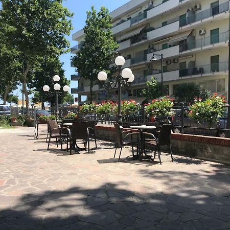 Hotel Darsena Cesenatico Kültér fotó